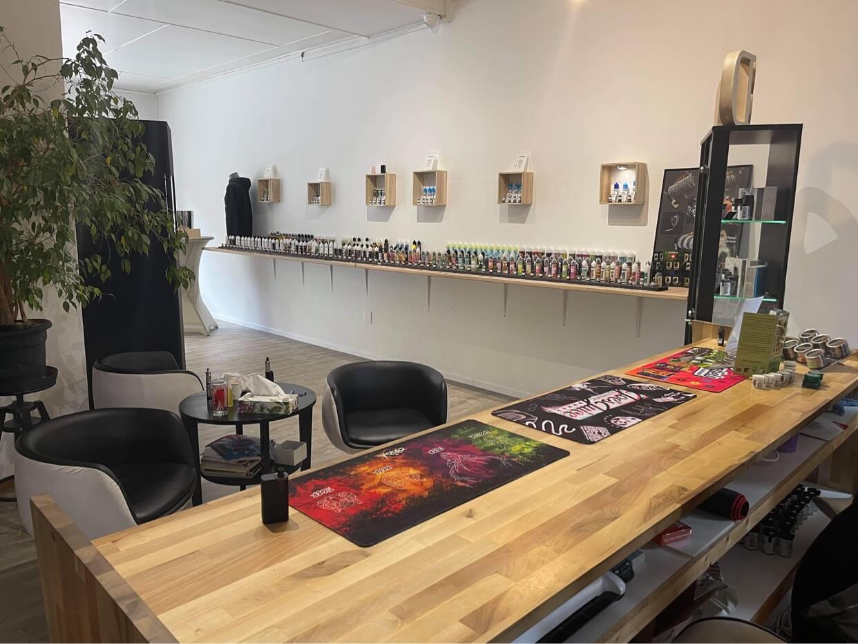 interieur-lounge-magasin-vape-la-chaux-de-fonds