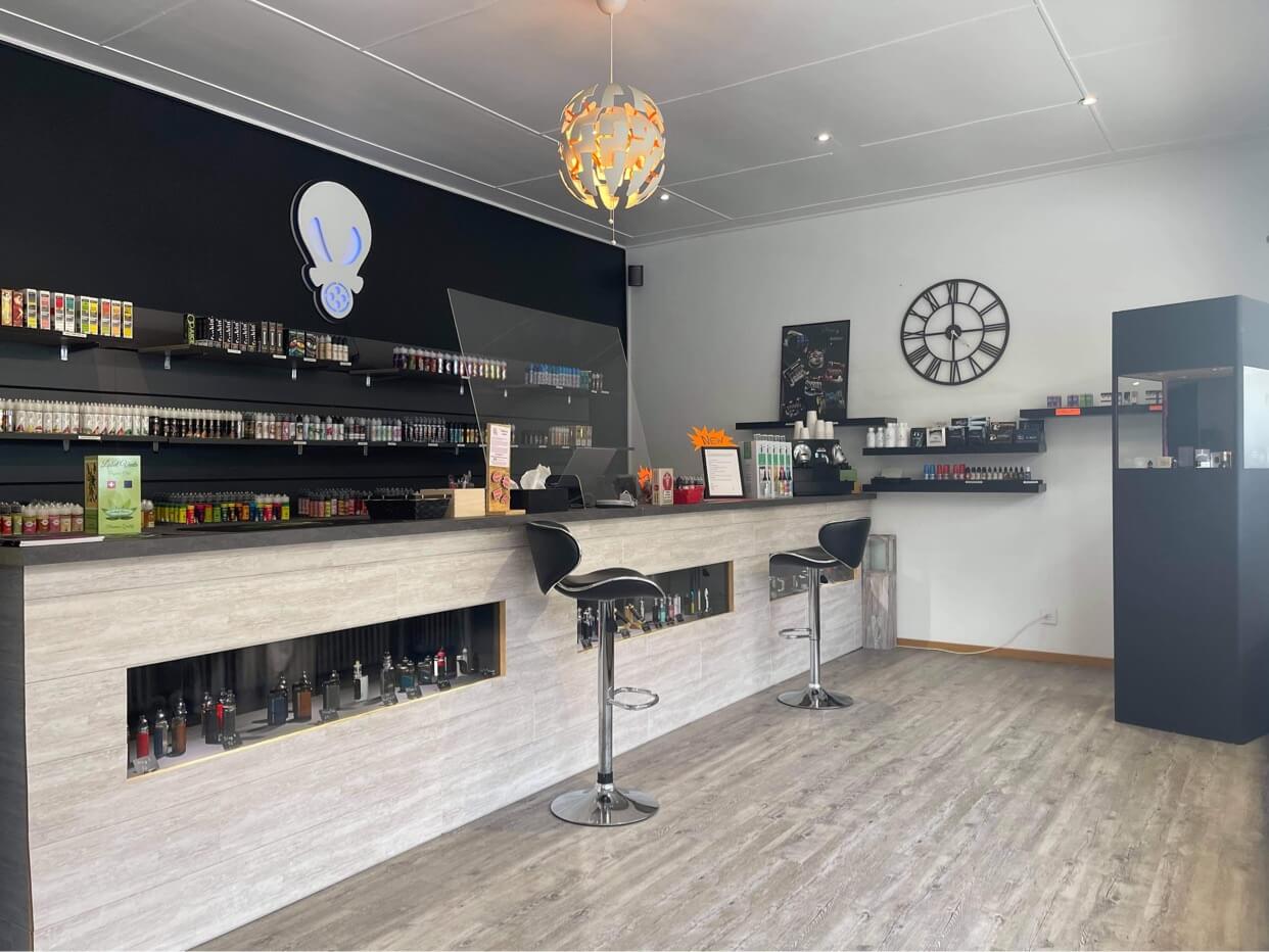 interieur-comptoir-magasin-vape-la-chaux-de-fonds
